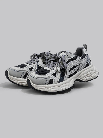 Erhöhte Sneaker mit Keilabsatz