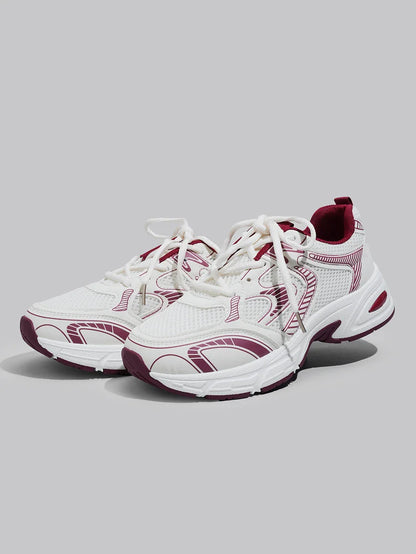 Erhöhte Sneaker mit Keilabsatz