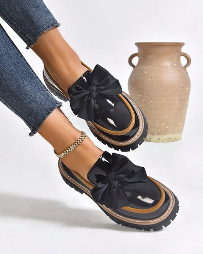 Dámské platformové lakované mokasíny s mašlí