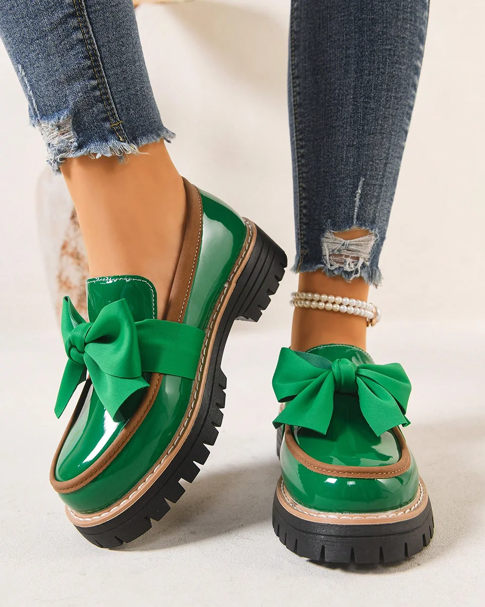 Dámské platformové lakované mokasíny s mašlí