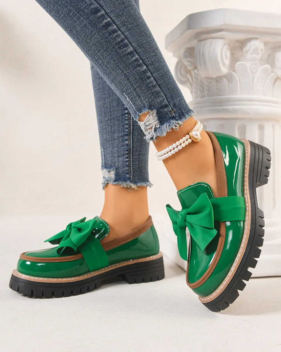 Dámské platformové lakované mokasíny s mašlí