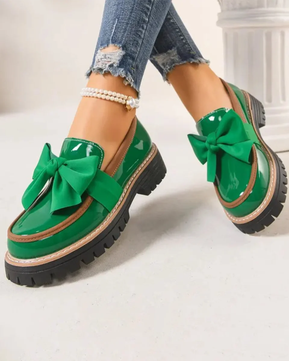 Dámské platformové lakované mokasíny s mašlí