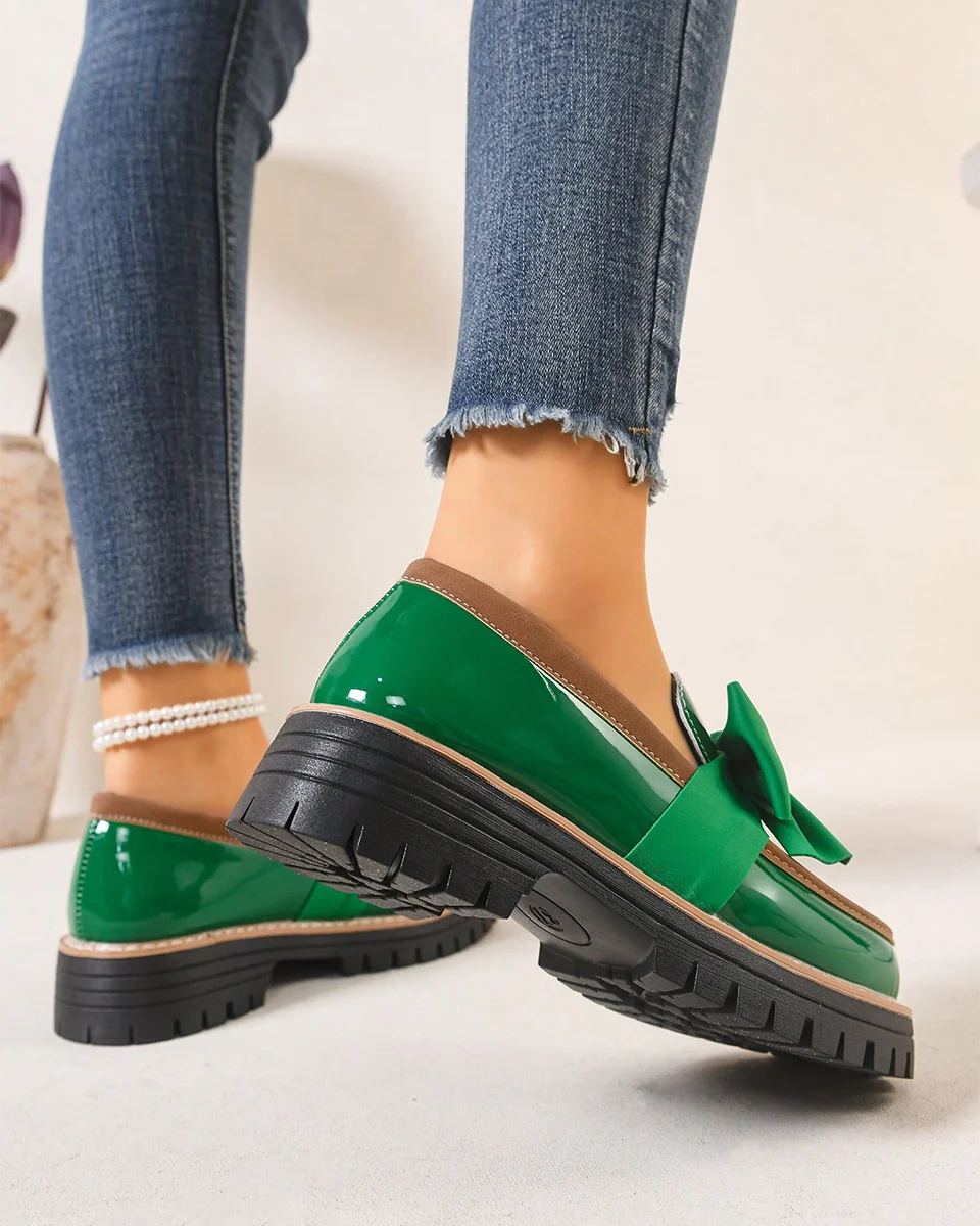Dámské platformové lakované mokasíny s mašlí