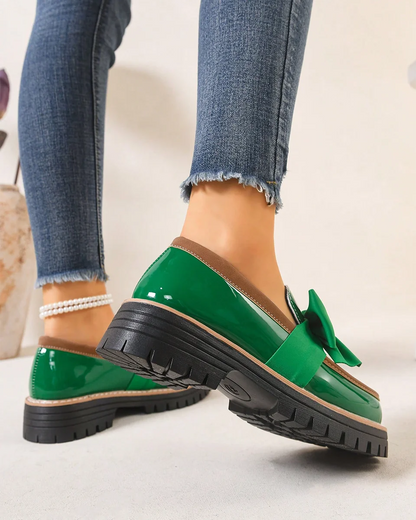 Dámské platformové lakované mokasíny s mašlí