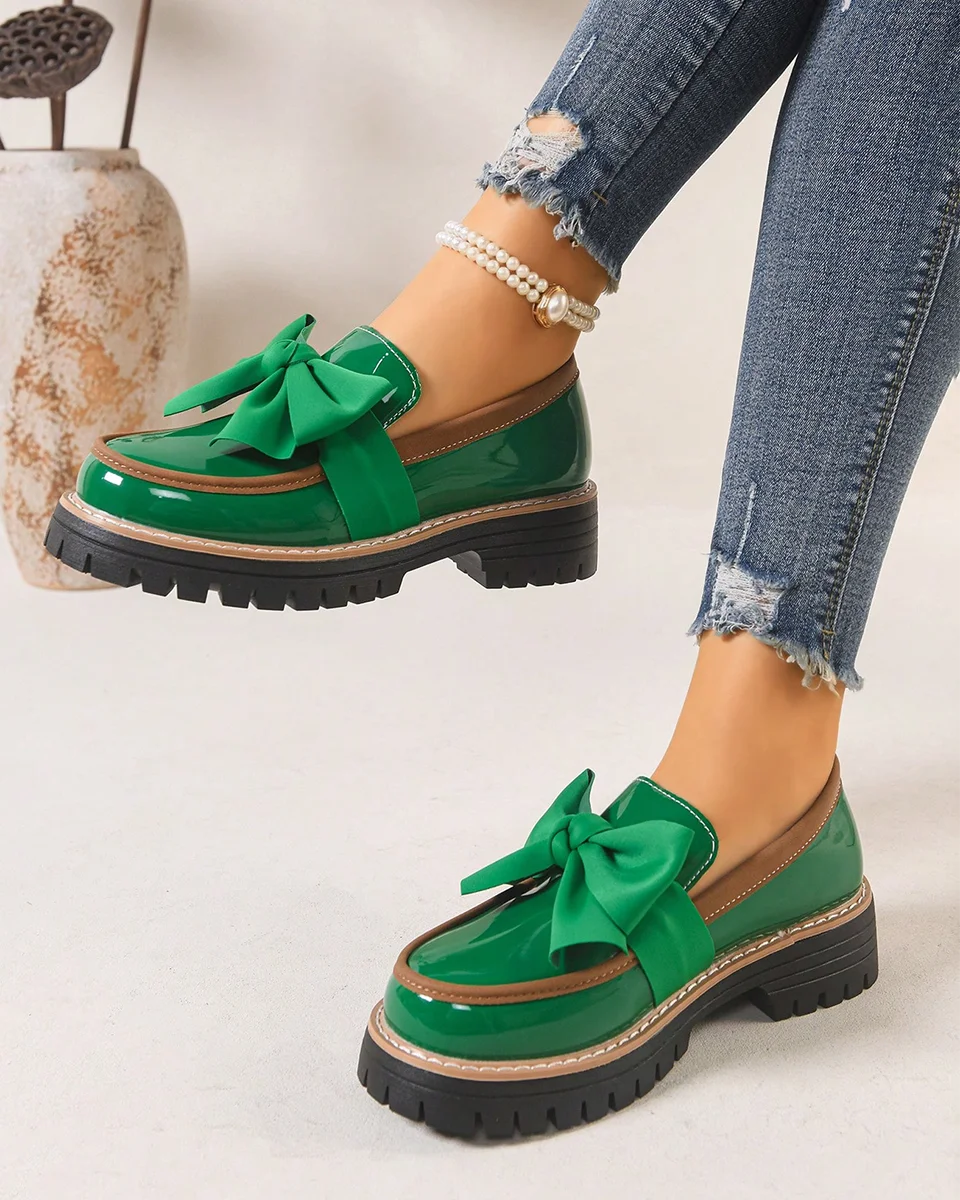Dámské platformové lakované mokasíny s mašlí