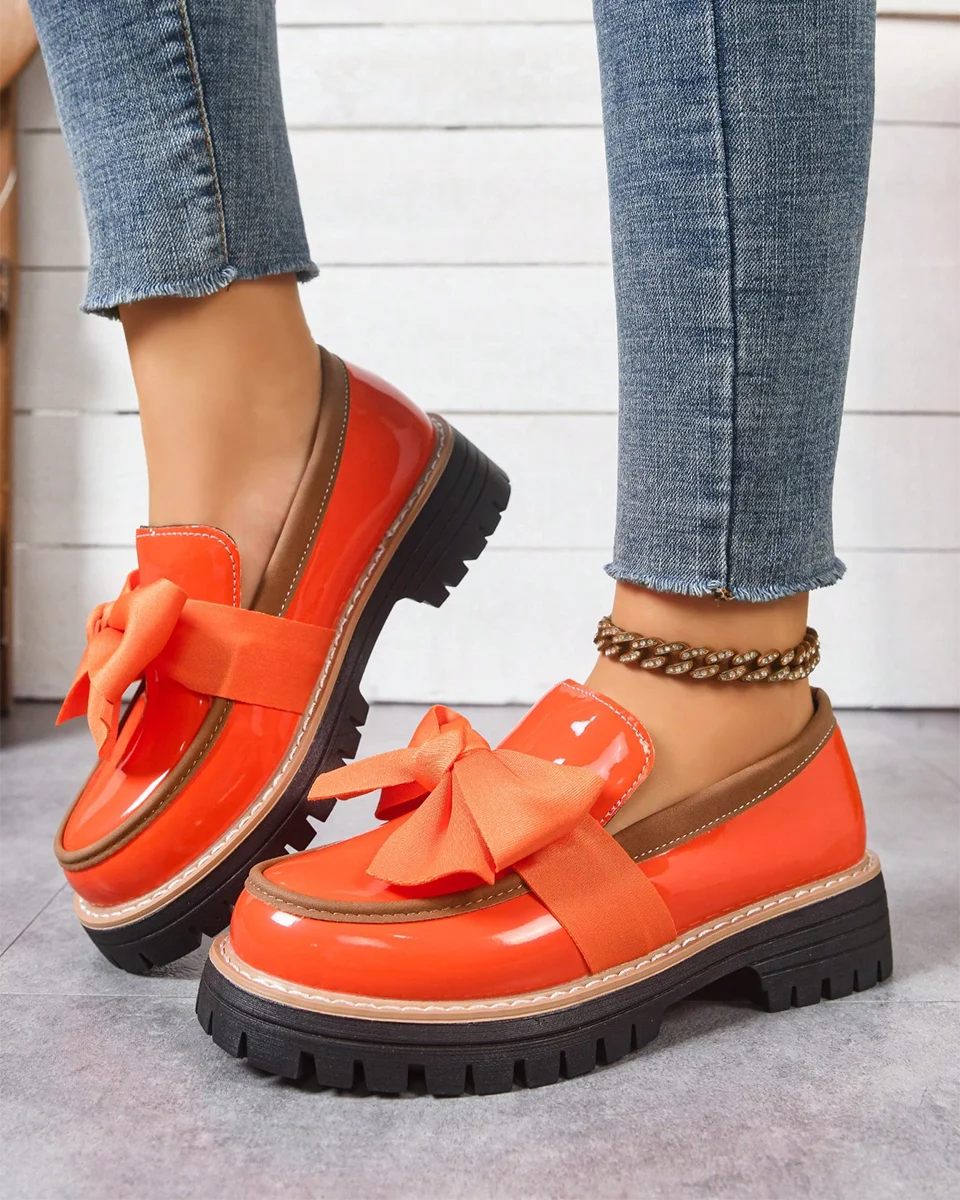 Dámské platformové lakované mokasíny s mašlí