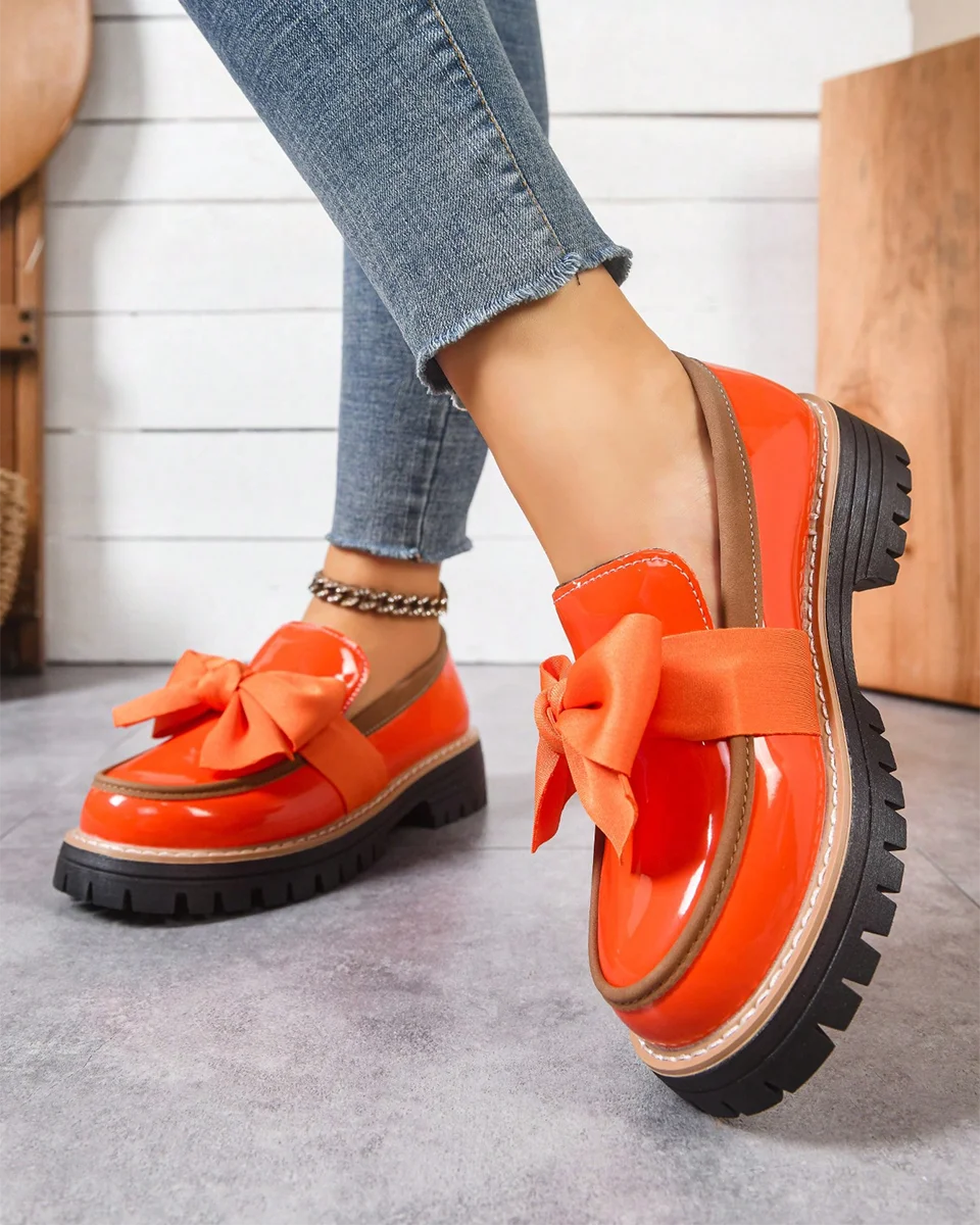 Dámské platformové lakované mokasíny s mašlí