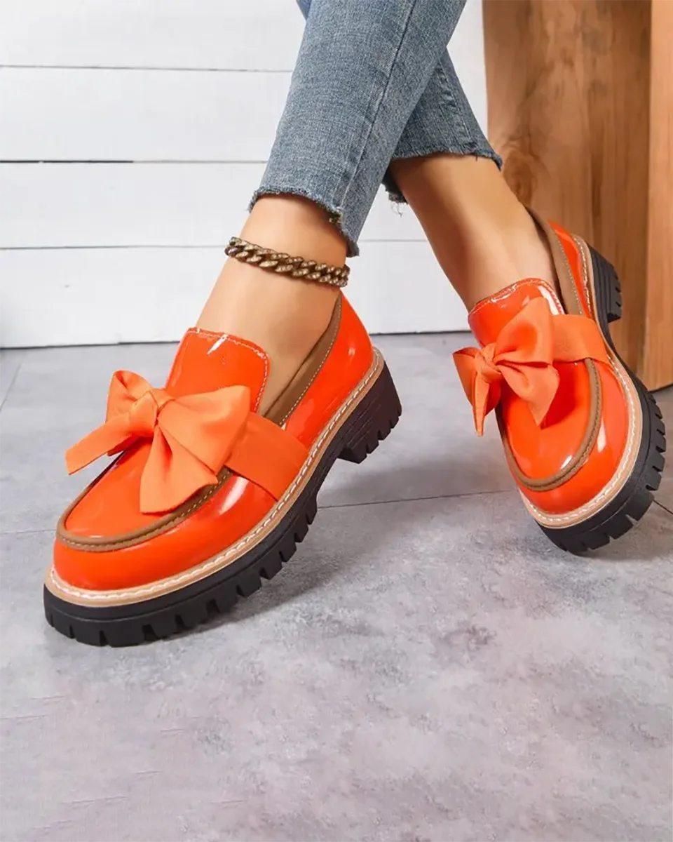 Dámské platformové lakované mokasíny s mašlí