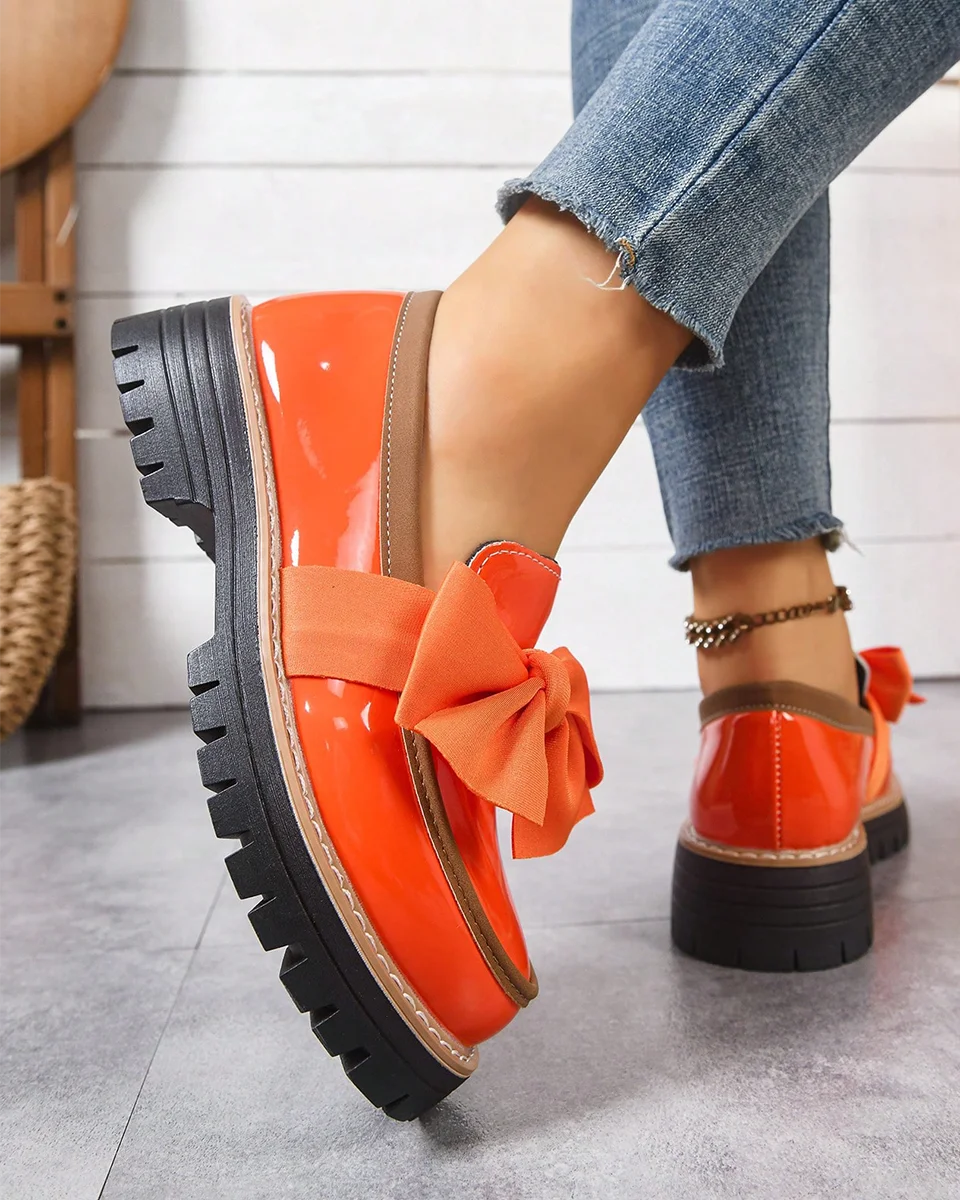 Dámské platformové lakované mokasíny s mašlí