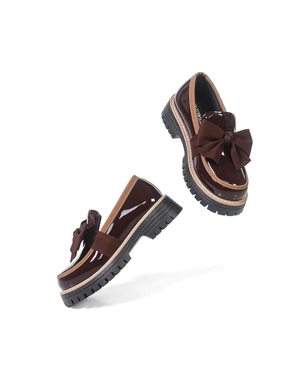 Dámské platformové lakované mokasíny s mašlí