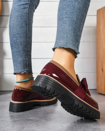 Dámské platformové lakované mokasíny s mašlí