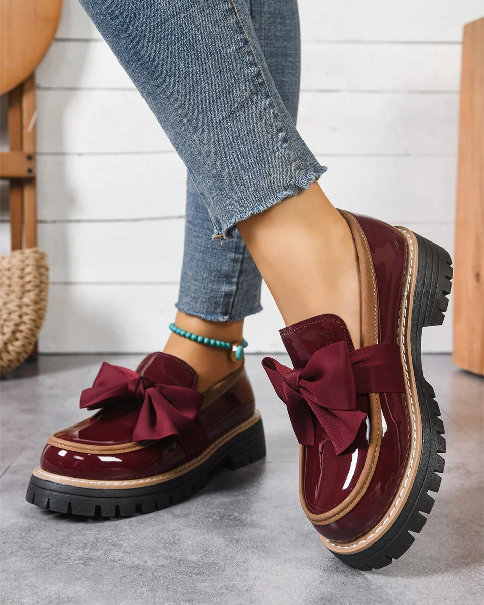 Dámské platformové lakované mokasíny s mašlí