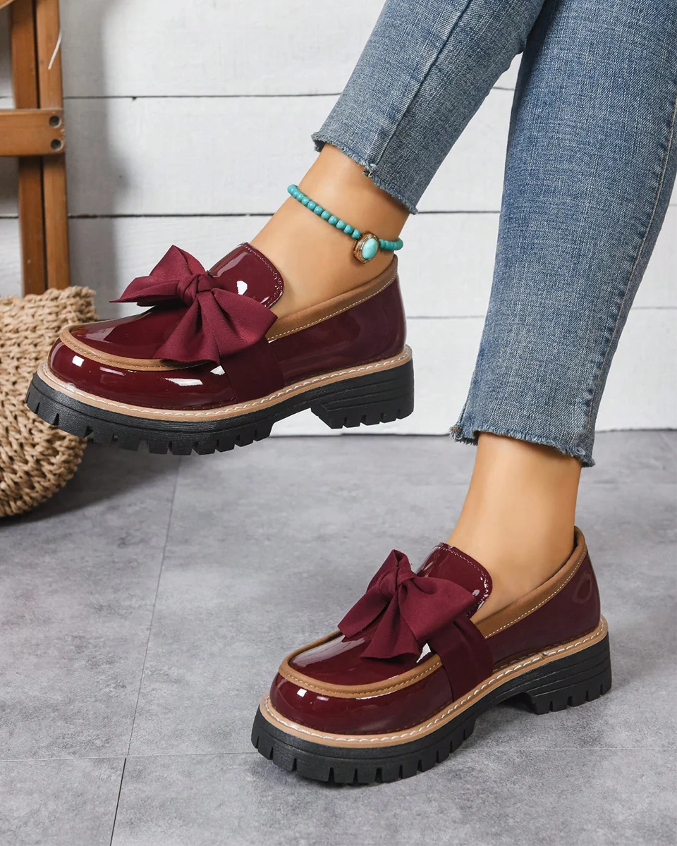 Dámské platformové lakované mokasíny s mašlí