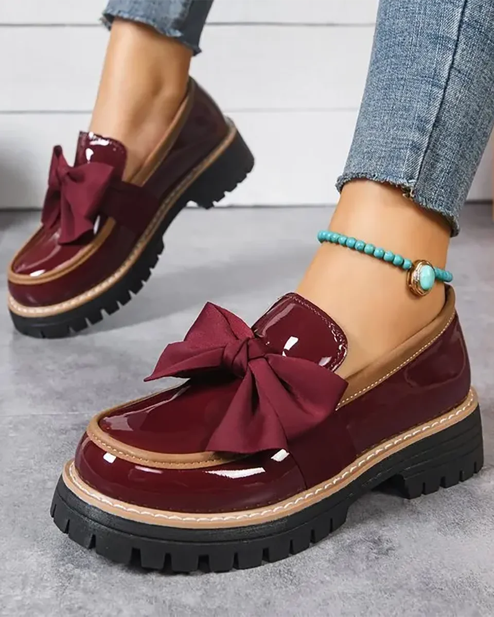 Dámské platformové lakované mokasíny s mašlí