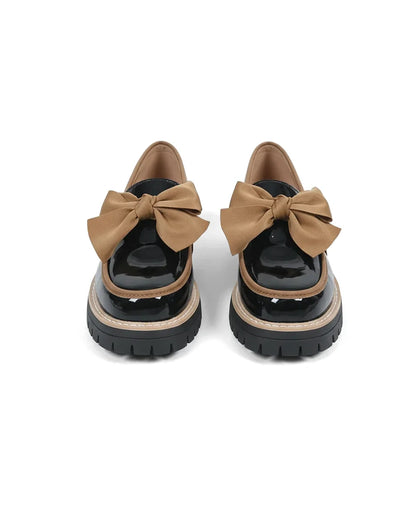 Dámské platformové lakované mokasíny s mašlí